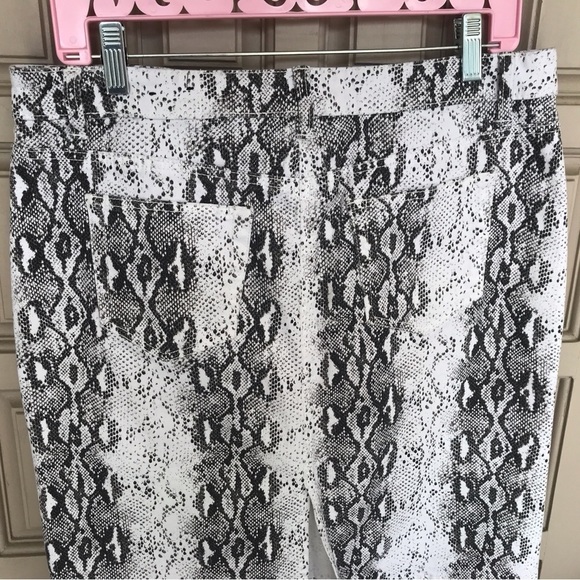 D Jeans  Denim Skirt Sz12 Snake Print Zip Front Short Very Cute - Picture 7 of 10